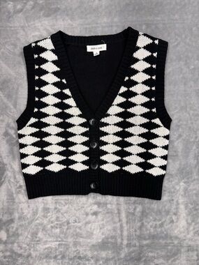 Stitch & Pine Black & White Diamond Knit Vest